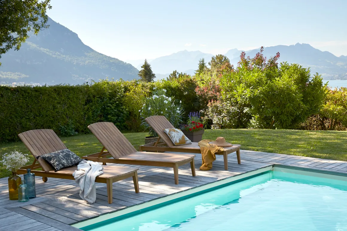 Miliboo Chaise Longue-Bain de soleil en bois massif CANOPEE