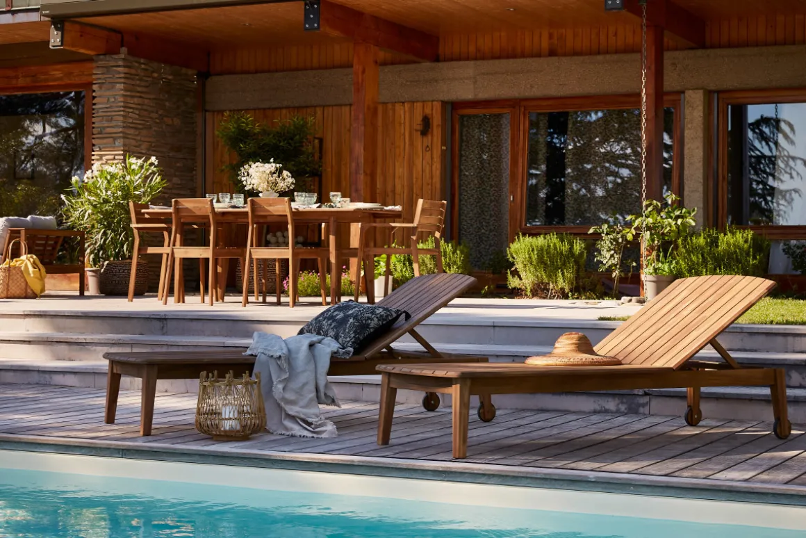 Miliboo Chaise Longue-Bain de soleil en bois massif CANOPEE