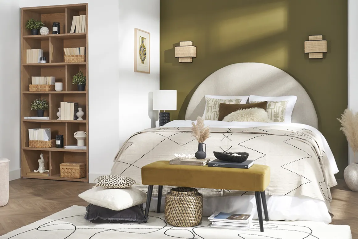 Miliboo Banc|Meuble D'entrée-Banc design capitonné en tissu velours bleu nuit et métal noir L96 cm GUESTA