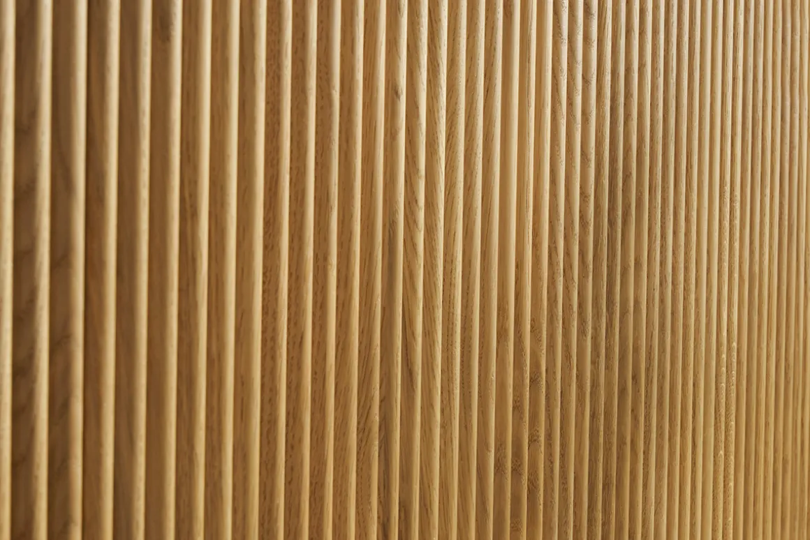 Miliboo Buffet-Buffet design en bois clair chêne massif gravé 4 portes L180 cm GOSHI