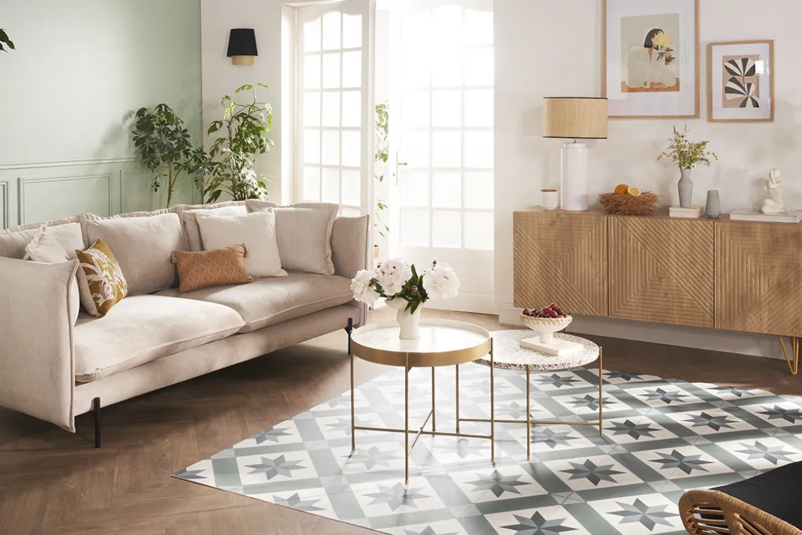 Miliboo Buffet-Buffet design gravé finition bois clair chêne et métal doré 3 portes L160 cm OZEN