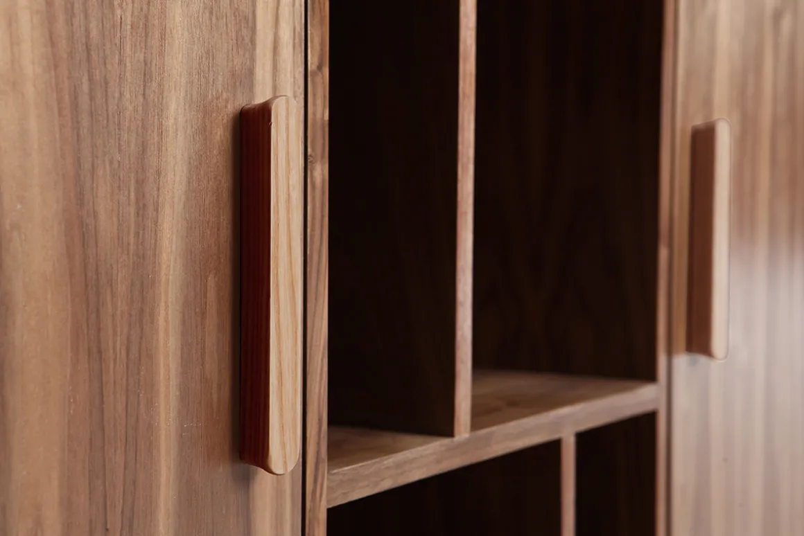 Miliboo Buffet-Buffet vintage en bois foncé noyer 2 portes L122 cm HALLEN