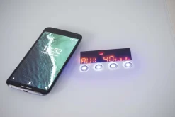 Miliboo Bureau Design-Bureau connecté multimédia avec tiroir en verre et métal blanc L120 cm CLEVER