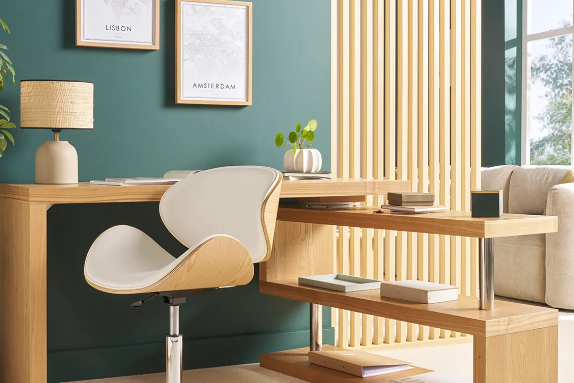 Miliboo Fauteuil De Bureau|Fauteuil De Bureau Petit Prix-Chaise de bureau à roulettes design blanc, bois clair et acier chromé WALNUT