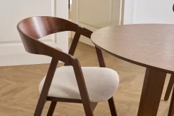 Miliboo Chaise Design-Chaises vintage empilables en bois teinté noyer et tissu effet laine bouclée blanc (lot de 2) LOVA