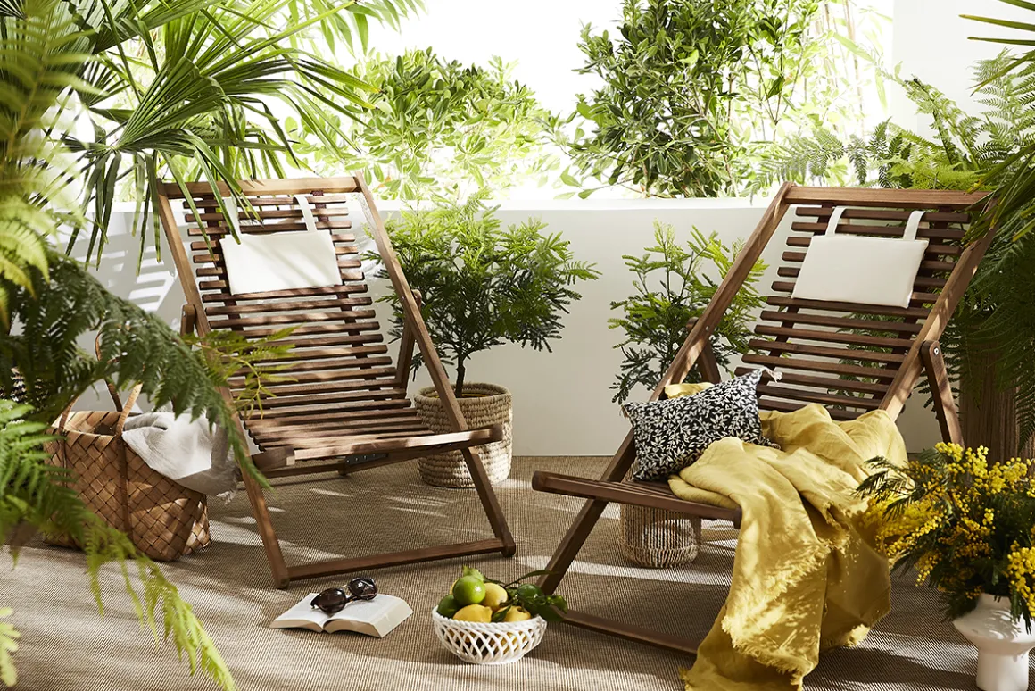 Miliboo Chaise Longue-Chiliennes en bois massif avec coussin en tissu blanc (lot 2) MOONA