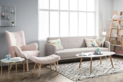 Miliboo Fauteuil Design|Voir Tous Les Fauteuils-Fauteuil avec repose-pieds scandinave en tissu rose poudré et bois clair BRISTOL