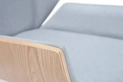 Miliboo Fauteuil De Bureau|Fauteuil De Bureau Ergonomique-Fauteuil de bureau de direction design en tissu gris clair, bois clair et acier chromé CURVED