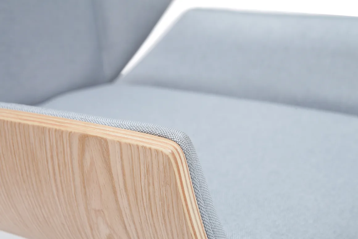 Miliboo Fauteuil De Bureau|Fauteuil De Bureau Ergonomique-Fauteuil de bureau de direction design en tissu gris clair, bois clair et acier chromé CURVED