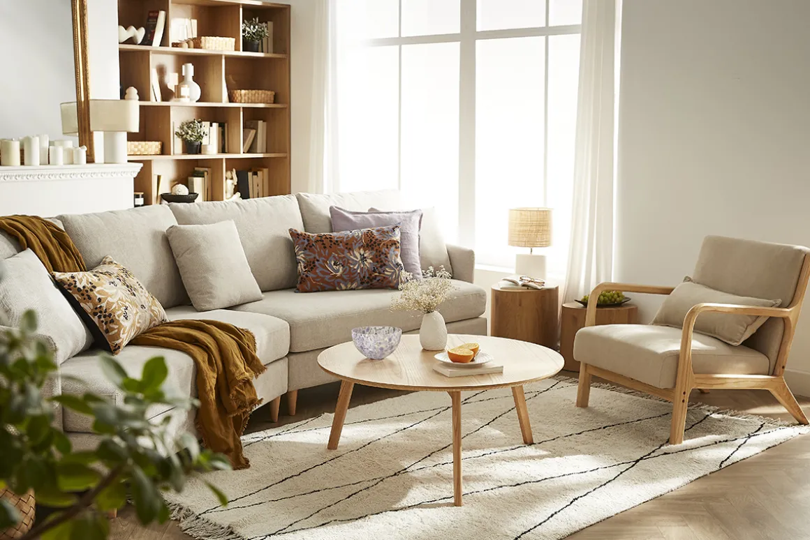 Miliboo Fauteuil Design|Voir Tous Les Fauteuils-Fauteuil scandinave en tissu effet velours beige et bois clair massif DERRY