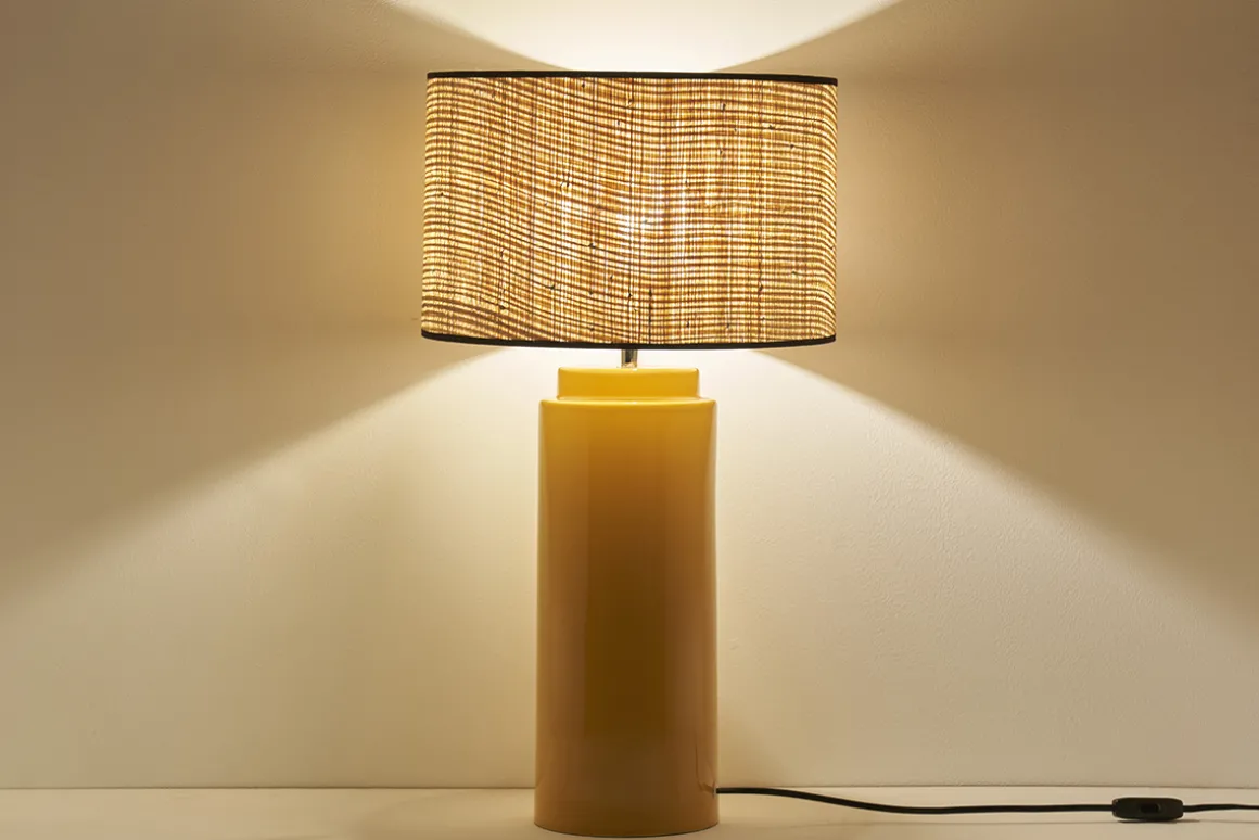 Miliboo Lampe À Poser|Lampe À Poser-Lampe à poser en céramique émaillée jaune et abat-jour en raphia naturel H64 cm MAJES