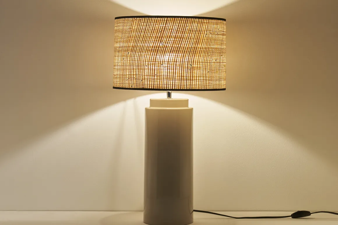 Miliboo Lampe À Poser|Lampe À Poser-Lampe à poser en céramique émaillée taupe et abat-jour en raphia naturel H64 cm MAJES