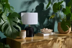 Miliboo Lampe À Poser|Lampe À Poser-Lampe à poser noire en céramique brillante et abat-jour en tissu plissé blanc H35 cm PIEGA