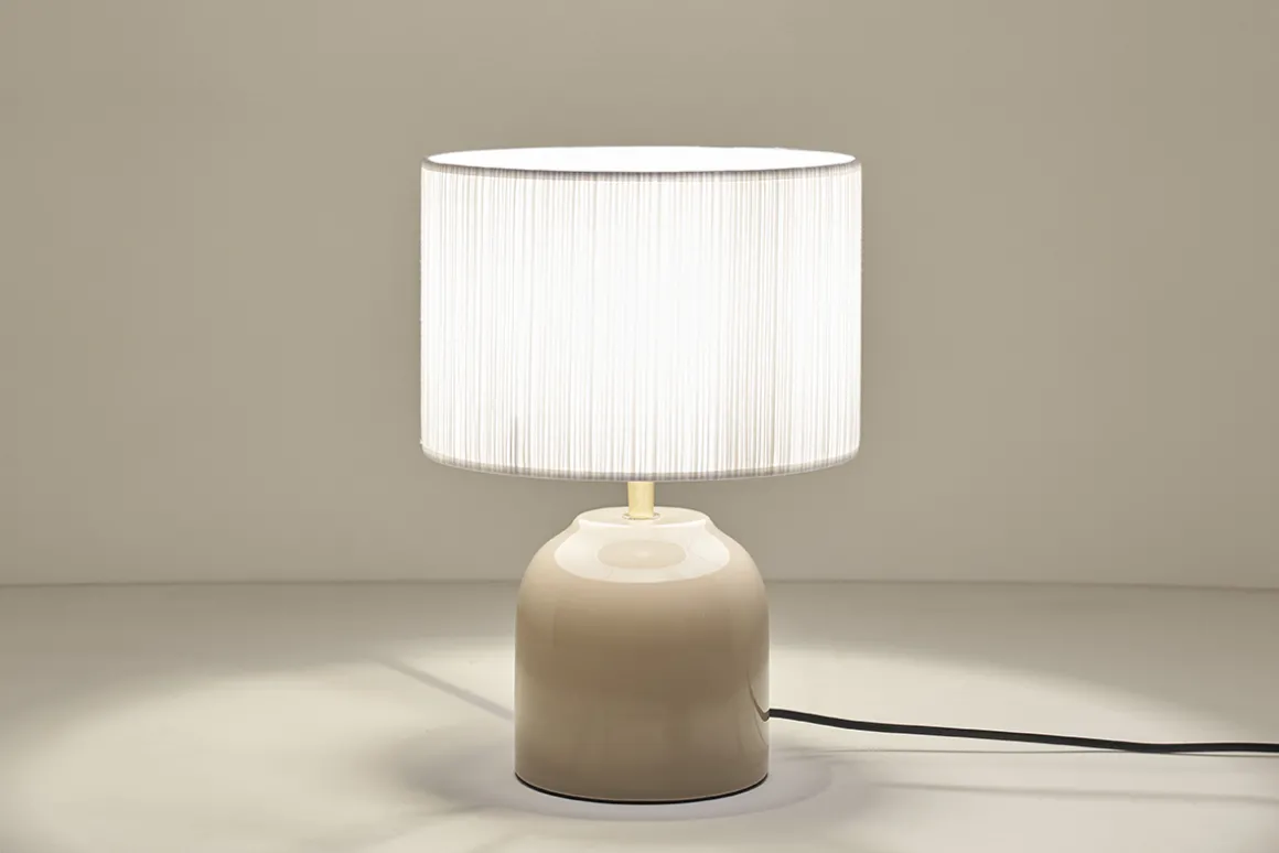 Miliboo Lampe À Poser|Lampe À Poser-Lampe à poser taupe en céramique brillante et abat-jour en tissu plissé blanc H35 cm PIEGA