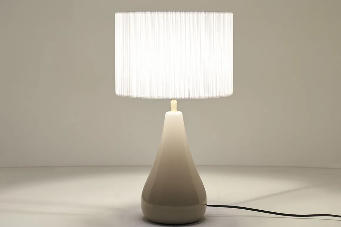 Miliboo Lampe À Poser|Lampe À Poser-Lampe à poser taupe en céramique brillante et abat-jour en tissu plissé blanc H49 cm TROIA