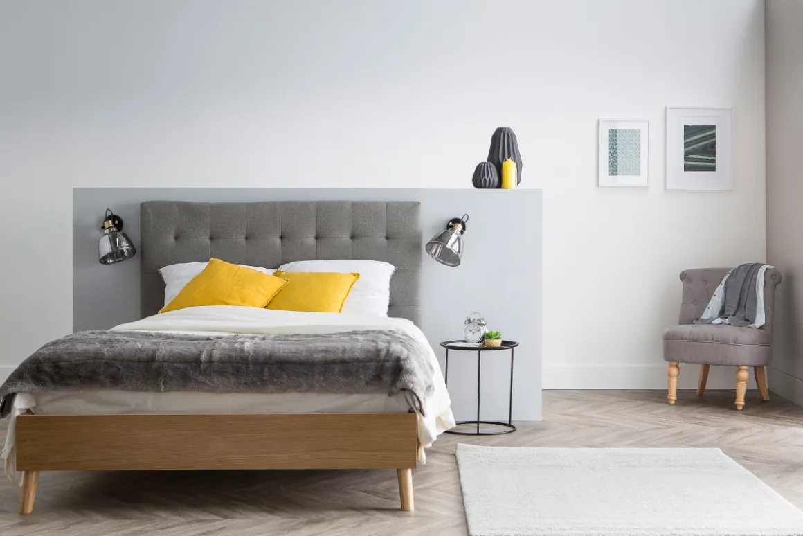 Miliboo Lit Adulte-Lit 2 places 160x200 cm en bois et tissu gris capitonné LYNN