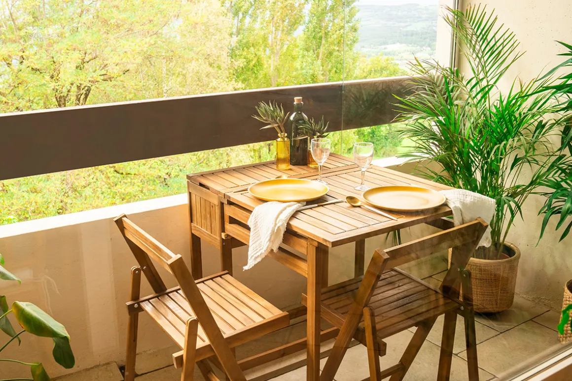 Miliboo Table De Jardin-Set de 2 chaises pliantes et 1 table de balcon rabattable avec rangement en bois massif PRADO