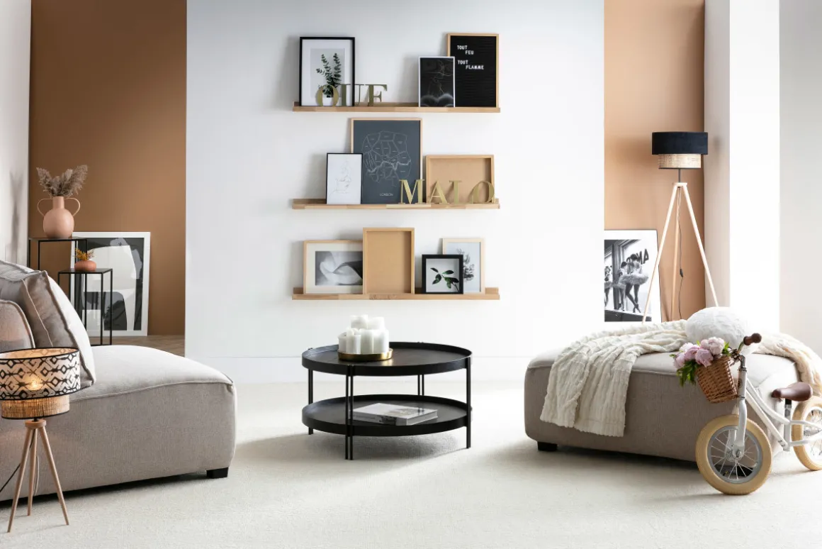 Miliboo Etagère Murale-Support de cadres photos - étagère linéaire en bois clair chêne L120 cm LINEA