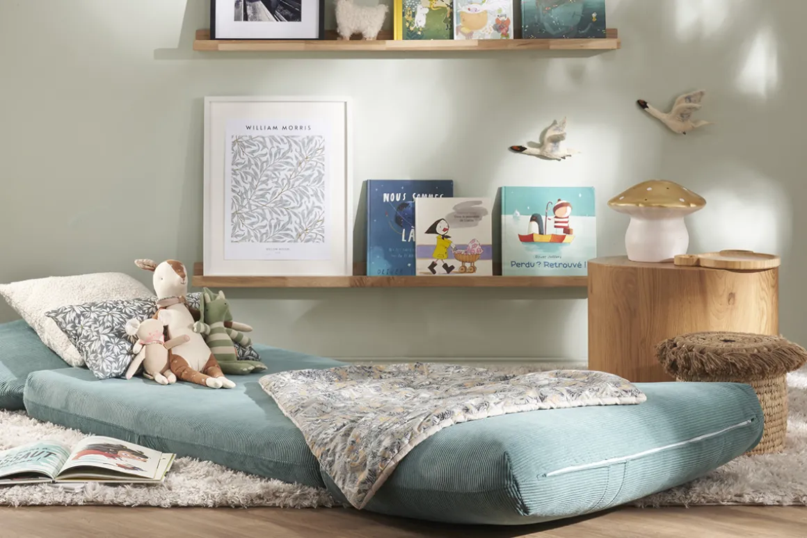 Miliboo Etagère Murale-Support de cadres photos - étagère linéaire en bois clair chêne L120 cm LINEA