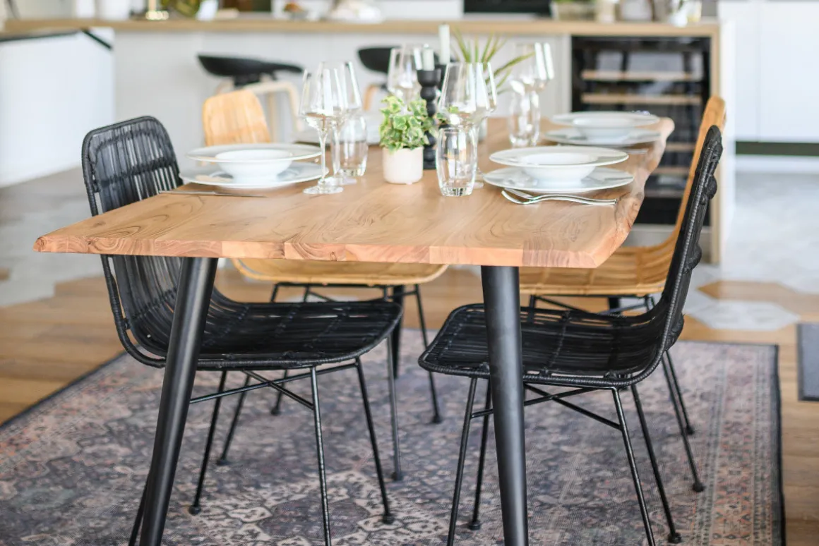 Miliboo Table À Manger Fixe-Table à manger rectangulaire industrielle en bois massif et métal noir L175 cm EDGE