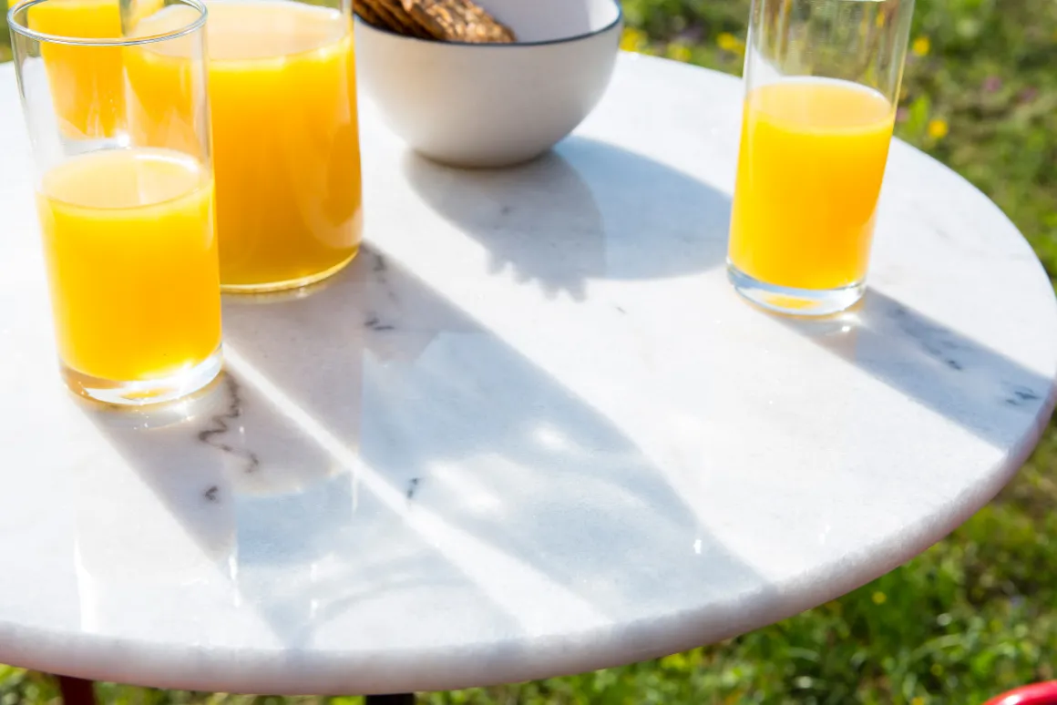 Miliboo Table De Bar / Bar|Table De Jardin-Table bistrot ronde en marbre blanc et métal noir L60 cm CONTY