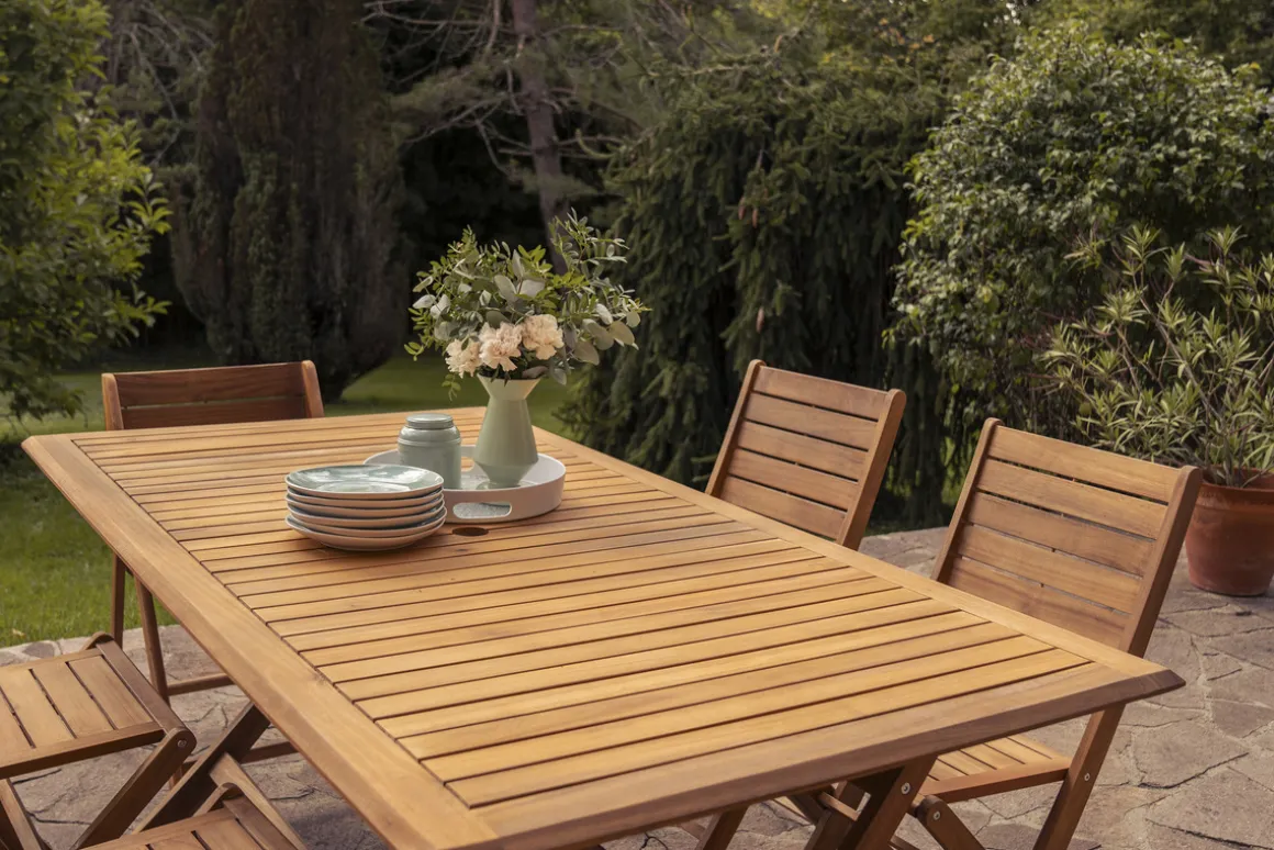 Miliboo Table De Jardin-Table de jardin pliante rectangulaire en bois massif L170 cm SANTIAGO