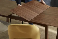 Miliboo Table Extensible-Table extensible rallonges intégrées rectangulaire en bois foncé noyer L160-240 cm LAHO